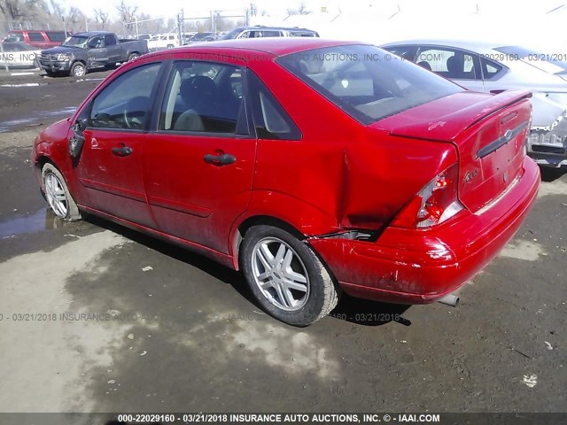 1FAHP3435YW367351 - 2000 FORD FOCUS SE/SE SPORT RED photo 3