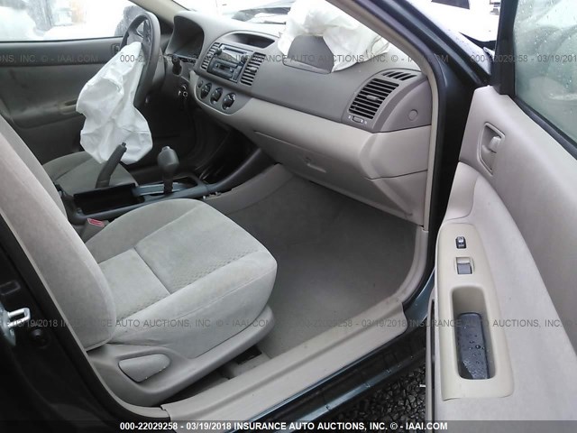 4T1BE32K02U565897 - 2002 TOYOTA CAMRY LE/XLE/SE მწვანე ფოტო 5