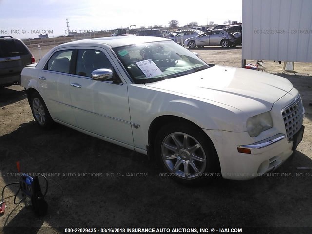 2C3AA63H45H632304 - 2005 CHRYSLER 300C WHITE photo 1