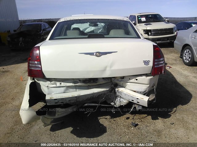 2C3AA63H45H632304 - 2005 CHRYSLER 300C WHITE photo 6