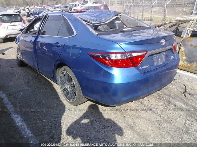 4T1BF1FK2GU559490 - 2016 TOYOTA CAMRY LE/XLE/SE/XSE BLUE photo 3