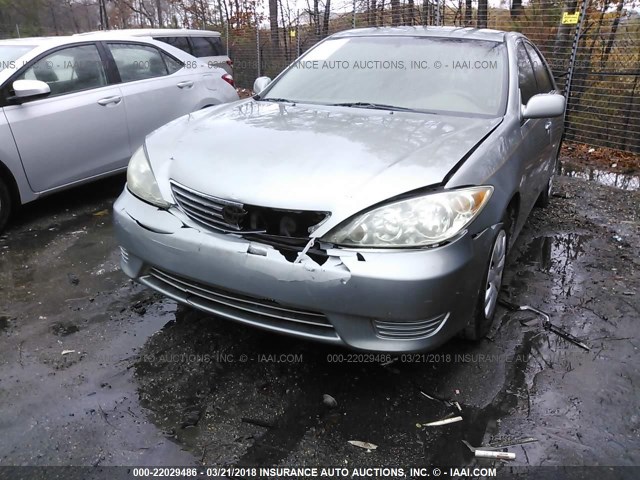 4T1BE32K45U598602 - 2005 TOYOTA CAMRY LE/XLE/SE SILVER photo 6