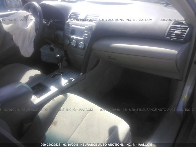 4T1BE46KX9U319966 - 2009 TOYOTA CAMRY SE/LE/XLE Золотой фото 5