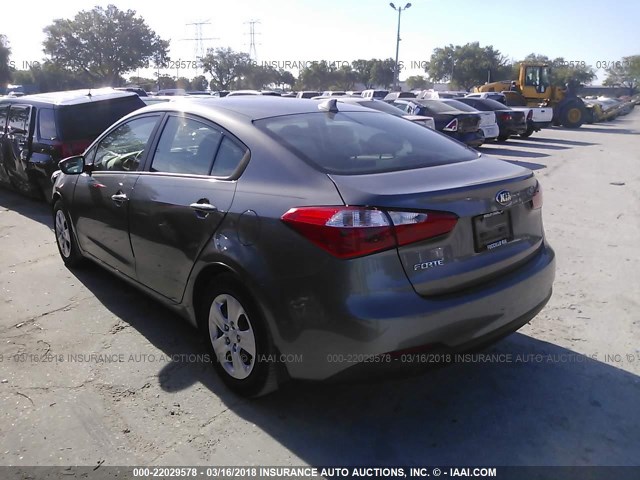 KNAFX4A6XG5518580 - 2016 KIA FORTE LX GRAY photo 3