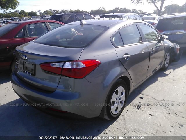 KNAFX4A6XG5518580 - 2016 KIA FORTE LX GRAY photo 4