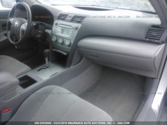 4T1BE46K38U221781 - 2008 TOYOTA CAMRY CE/LE/XLE/SE SILVER photo 5