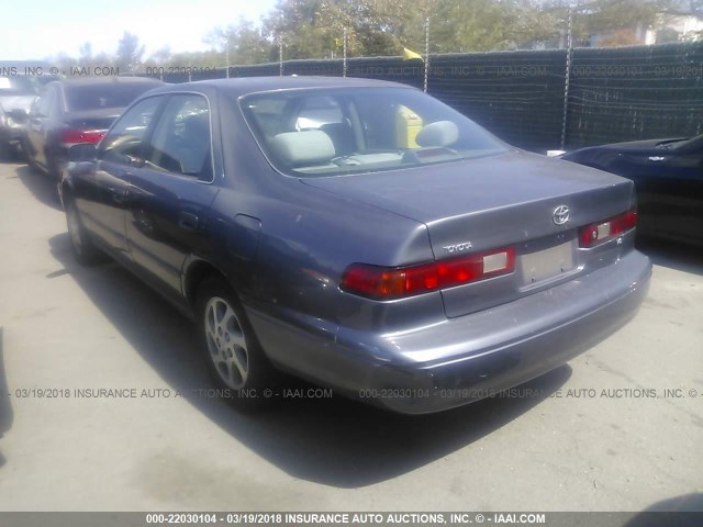 JT2BF22KXX0163744 - 1999 TOYOTA CAMRY LE/XLE GRAY photo 3