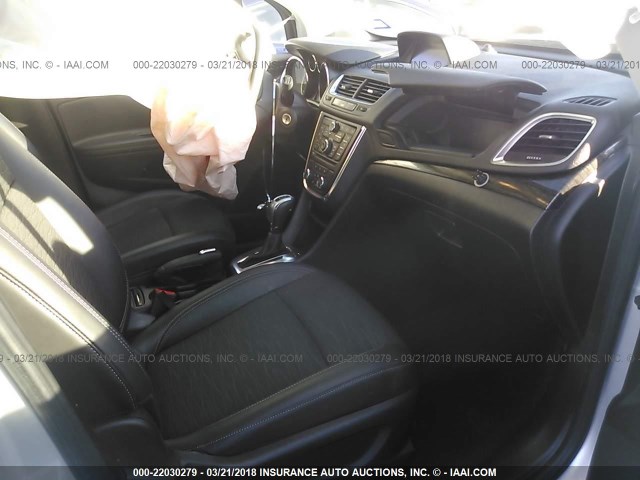 KL4CJBSB9FB215713 - 2015 BUICK ENCORE CONVENIENCE 银色 照片 5