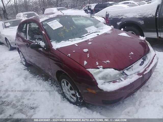 3FAFP31N85R109658 - 2005 FORD FOCUS ZX3 RED photo 1