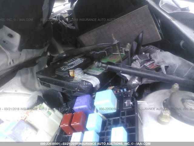 4T1BE32K65U617456 - 2005 TOYOTA CAMRY LE/XLE/SE თეთრი ფოტო 10