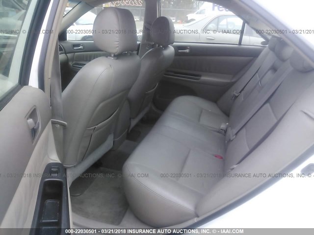 4T1BE32K65U617456 - 2005 TOYOTA CAMRY LE/XLE/SE თეთრი ფოტო 8