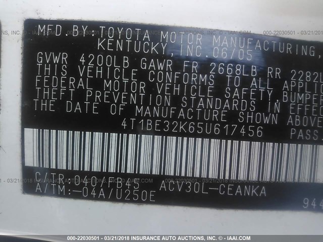 4T1BE32K65U617456 - 2005 TOYOTA CAMRY LE/XLE/SE თეთრი ფოტო 9