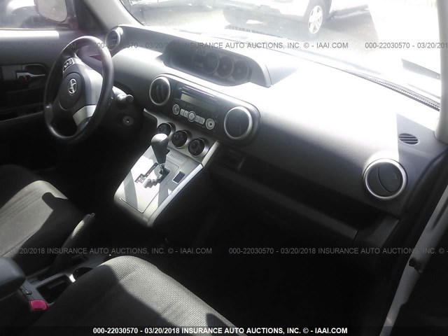 JTLKE50E181009500 - 2008 TOYOTA SCION XB SILVER photo 5