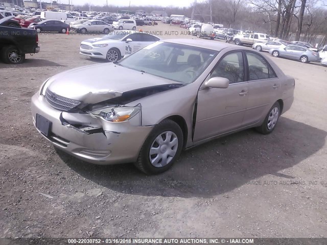 4T1BE32K82U024032 - 2002 TOYOTA CAMRY LE/XLE/SE ოქროსფერი ფოტო 2