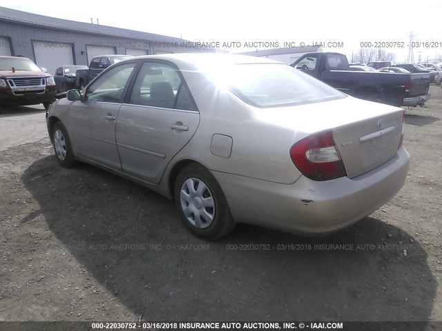 4T1BE32K82U024032 - 2002 TOYOTA CAMRY LE/XLE/SE ოქროსფერი ფოტო 3