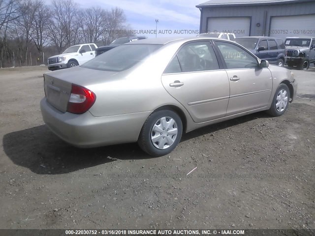 4T1BE32K82U024032 - 2002 TOYOTA CAMRY LE/XLE/SE ოქროსფერი ფოტო 4