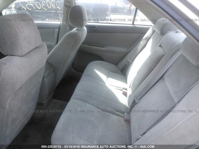 4T1BE32K82U024032 - 2002 TOYOTA CAMRY LE/XLE/SE ოქროსფერი ფოტო 8