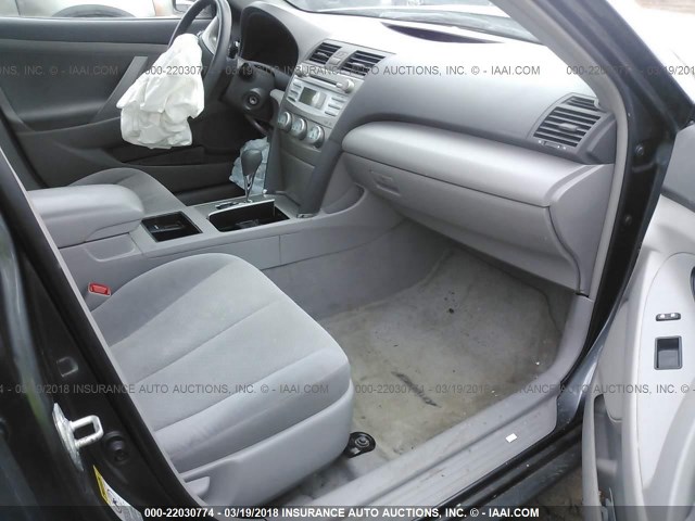 4T4BE46KX9R082658 - 2009 TOYOTA CAMRY SE/LE/XLE 灰色 照片 5