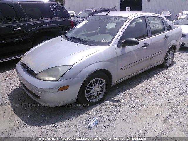 1FAFP3835YW361437 - 2000 FORD FOCUS ZTS SILVER photo 2