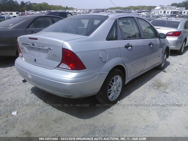 1FAFP3835YW361437 - 2000 FORD FOCUS ZTS SILVER photo 4