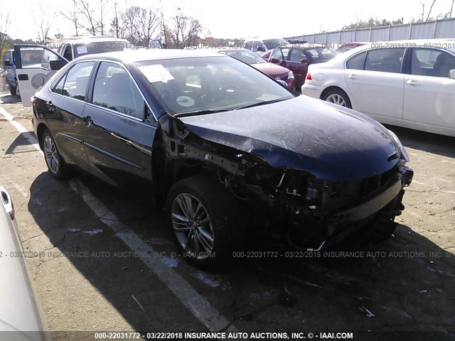 4T1BF1FK3HU372535 - 2017 TOYOTA CAMRY LE/XLE/SE/XSE შავი ფოტო 1