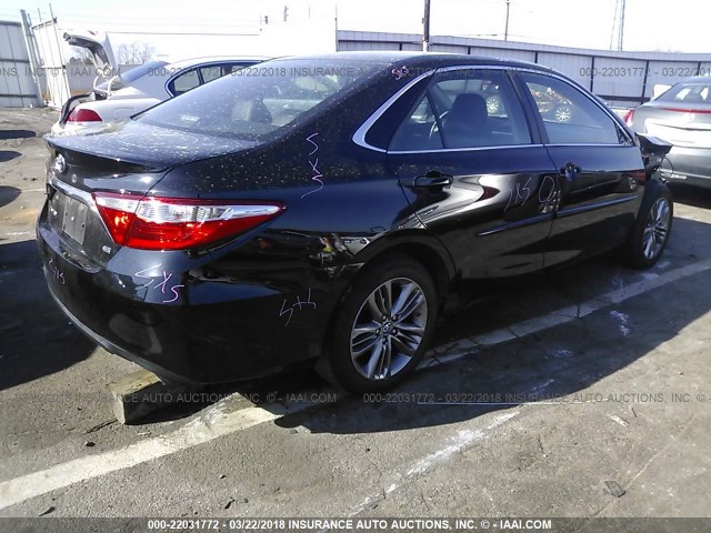 4T1BF1FK3HU372535 - 2017 TOYOTA CAMRY LE/XLE/SE/XSE შავი ფოტო 4