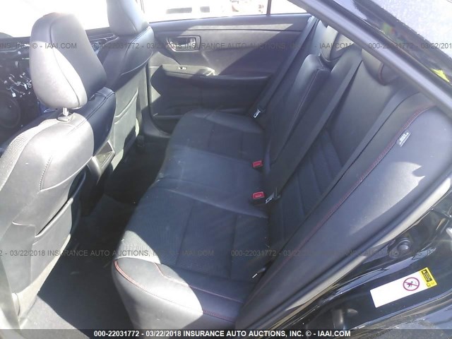 4T1BF1FK3HU372535 - 2017 TOYOTA CAMRY LE/XLE/SE/XSE შავი ფოტო 8