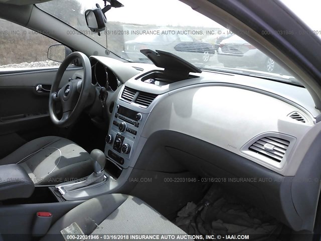 1G1ZG57B58F158259 - 2008 CHEVROLET MALIBU LS ვერცხლისფერი ფოტო 5