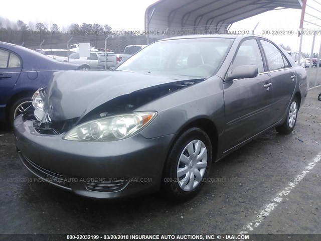 4T1BE32K75U590994 - 2005 TOYOTA CAMRY LE/XLE/SE GRAY photo 2