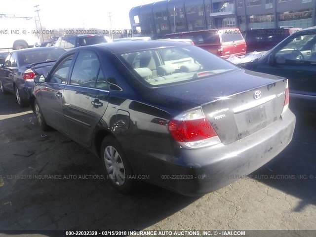 4T1BE32K05U432075 - 2005 TOYOTA CAMRY LE/XLE/SE შავი ფოტო 3
