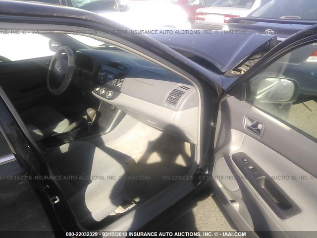 4T1BE32K05U432075 - 2005 TOYOTA CAMRY LE/XLE/SE შავი ფოტო 5