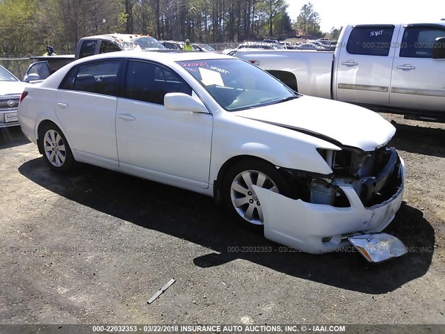 4T1BK36B25U032621 - 2005 TOYOTA AVALON XL/XLS/TOURING/LIMITED WHITE photo 1