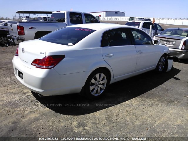 4T1BK36B25U032621 - 2005 TOYOTA AVALON XL/XLS/TOURING/LIMITED WHITE photo 4