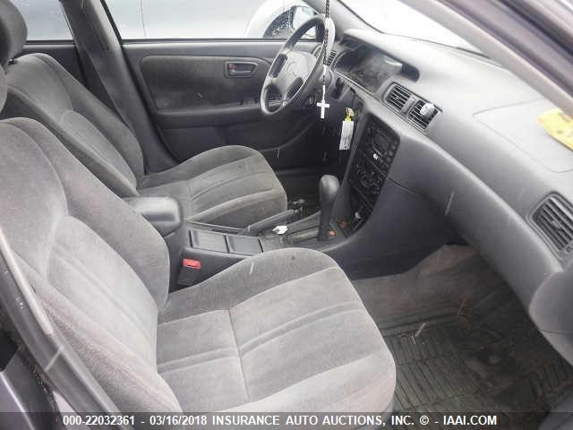 JT2BG22K1X0292016 - 1999 TOYOTA CAMRY LE/XLE GRAY photo 5