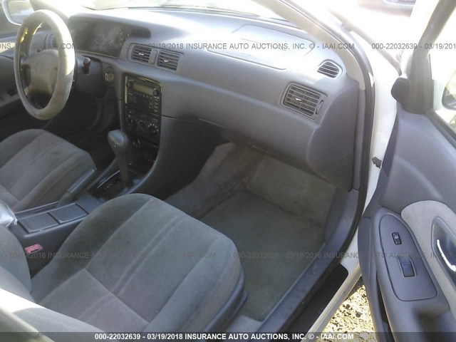 JT2BG22K810563399 - 2001 TOYOTA CAMRY CE/LE/XLE 白色 照片 5