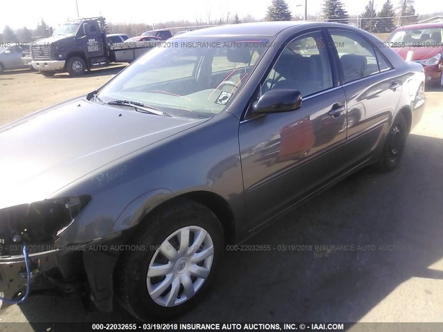 4T1BE32K45U947824 - 2005 TOYOTA CAMRY LE/XLE/SE GRAY photo 2