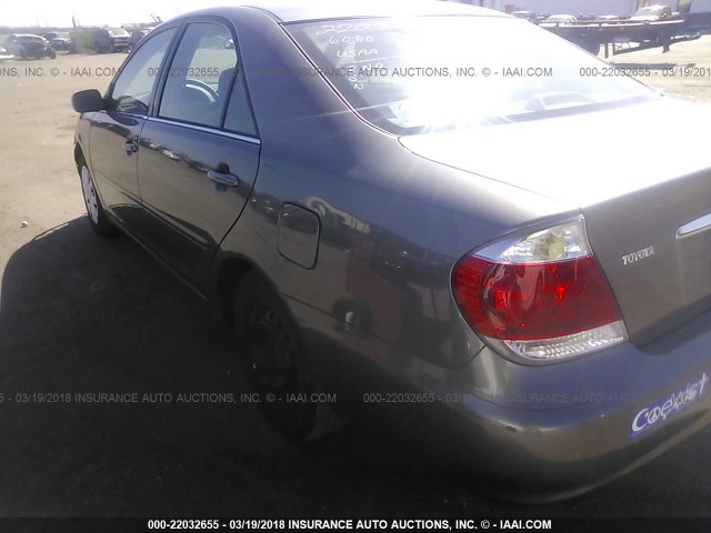 4T1BE32K45U947824 - 2005 TOYOTA CAMRY LE/XLE/SE GRAY photo 3