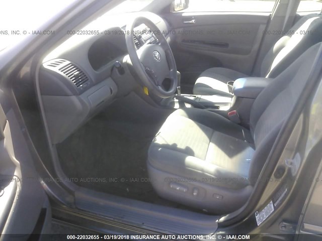 4T1BE32K45U947824 - 2005 TOYOTA CAMRY LE/XLE/SE GRAY photo 5