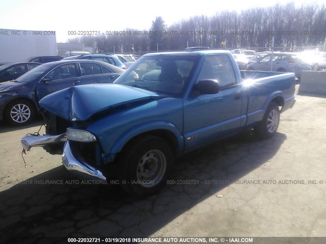 1GCCS145828130986 - 2002 CHEVROLET S TRUCK S10 BLUE photo 2