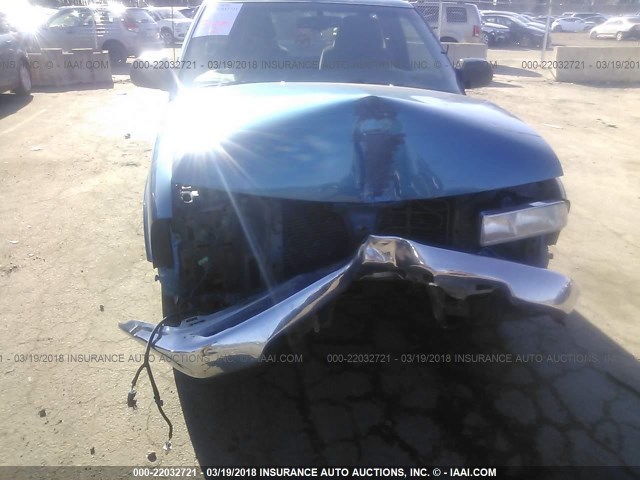 1GCCS145828130986 - 2002 CHEVROLET S TRUCK S10 BLUE photo 6