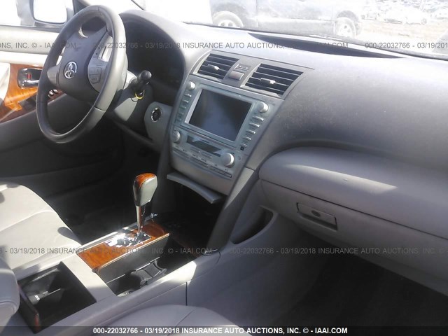 4T1BK46KX9U584704 - 2009 TOYOTA CAMRY SE/LE/XLE SILVER photo 5