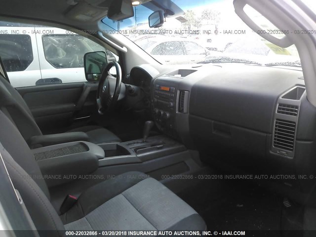 1N6BA07AX6N554417 - 2006 NISSAN TITAN XE/SE/LE WHITE photo 5