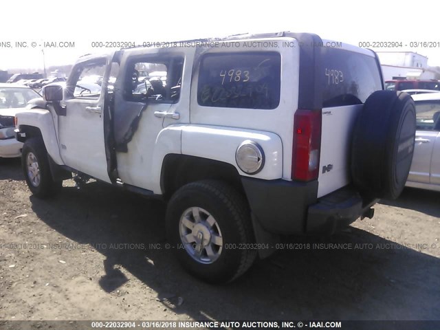 5GTDN136868289558 - 2006 HUMMER H3 WHITE photo 3