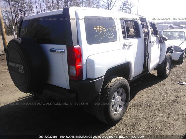 5GTDN136868289558 - 2006 HUMMER H3 WHITE photo 4