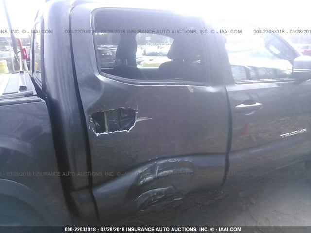 3TMCZ5AN2GM001636 - 2016 TOYOTA TACOMA DBL CAB/SR/SR5/TRD SPT/OR BLACK photo 6