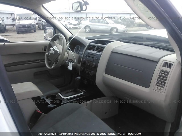 1FMCU0C75CKB80798 - 2012 FORD ESCAPE XLS WHITE photo 5