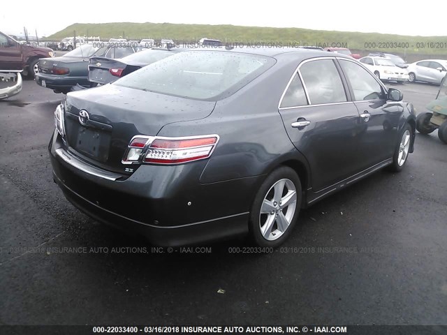 4T1BF3EK4BU621879 - 2011 TOYOTA CAMRY SE/LE/XLE GRAY photo 4