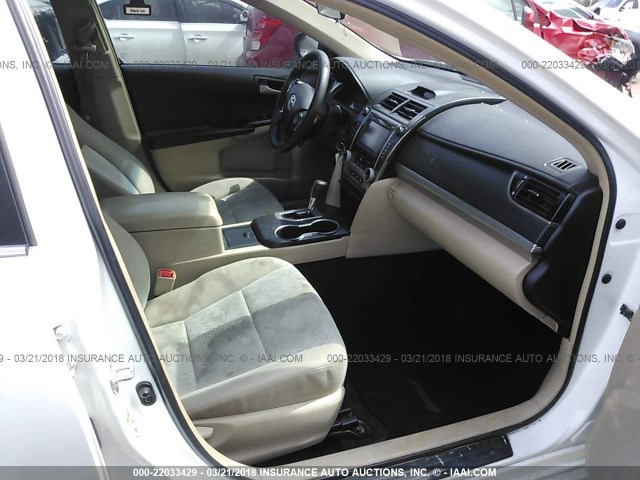 4T4BF1FK6CR273013 - 2012 TOYOTA CAMRY SE/LE/XLE Ақ фото 5