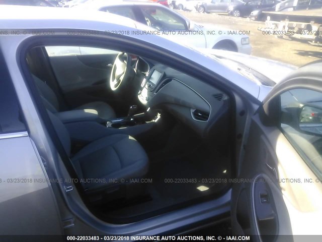 1G1ZB5ST2HF159917 - 2017 CHEVROLET MALIBU LS 银色 照片 5