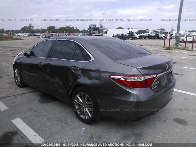 4T1BF1FK8FU020581 - 2015 TOYOTA CAMRY LE/XLE/SE/XSE GRAY photo 3